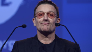 Bono Vox se omlouvá fanouškům Applu za to, že jim U2 nevybíravě vnucovali své nové album. Repro: Start-up.cz