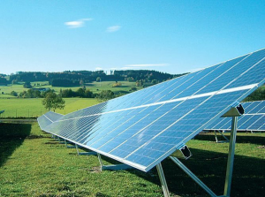 Fotovoltaické panely hyzdí a jizví krajinu. Ilustrační foto: Nazeleno.cz