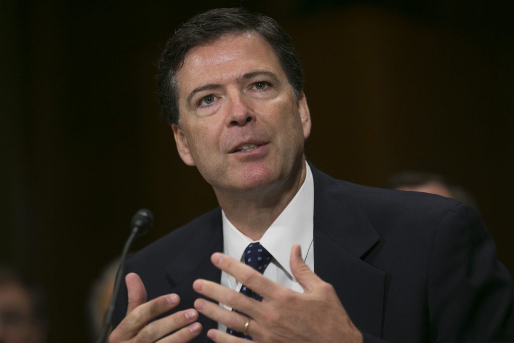  Demokraté nešetří nadávkami na účet šéfa FBI Jamese Comeyho